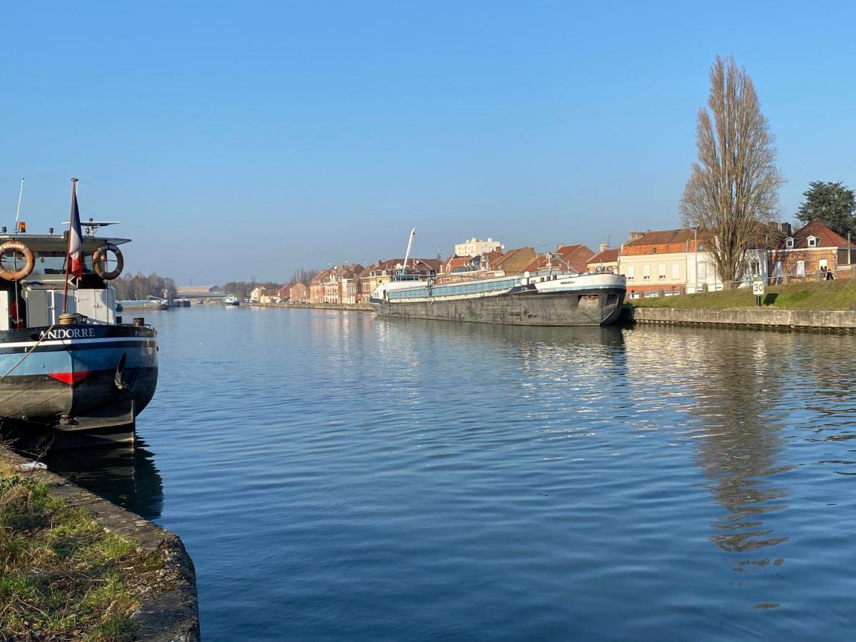 Appartement marinier dans Péniche Louise Michel Douai Esterno foto
